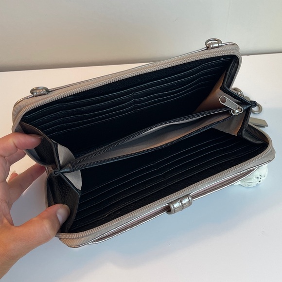 The Sak Iris Genuine Leather Smartphone Wallet Crossbody - Picture 4 of 9